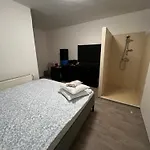 Bed & Breakfast Sunny Cozy In A Shared Family House