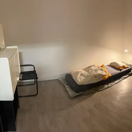 Sunny Cozy In A Shared Family House *