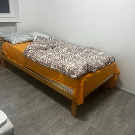 Sunny Cozy In A Shared Family House *