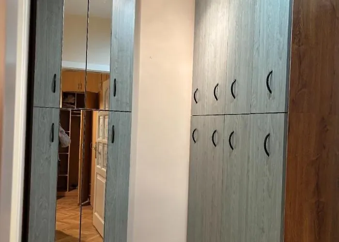 Sunny Cozy In A Shared Family House *