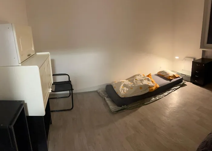 Sunny Cozy In A Shared Family House *